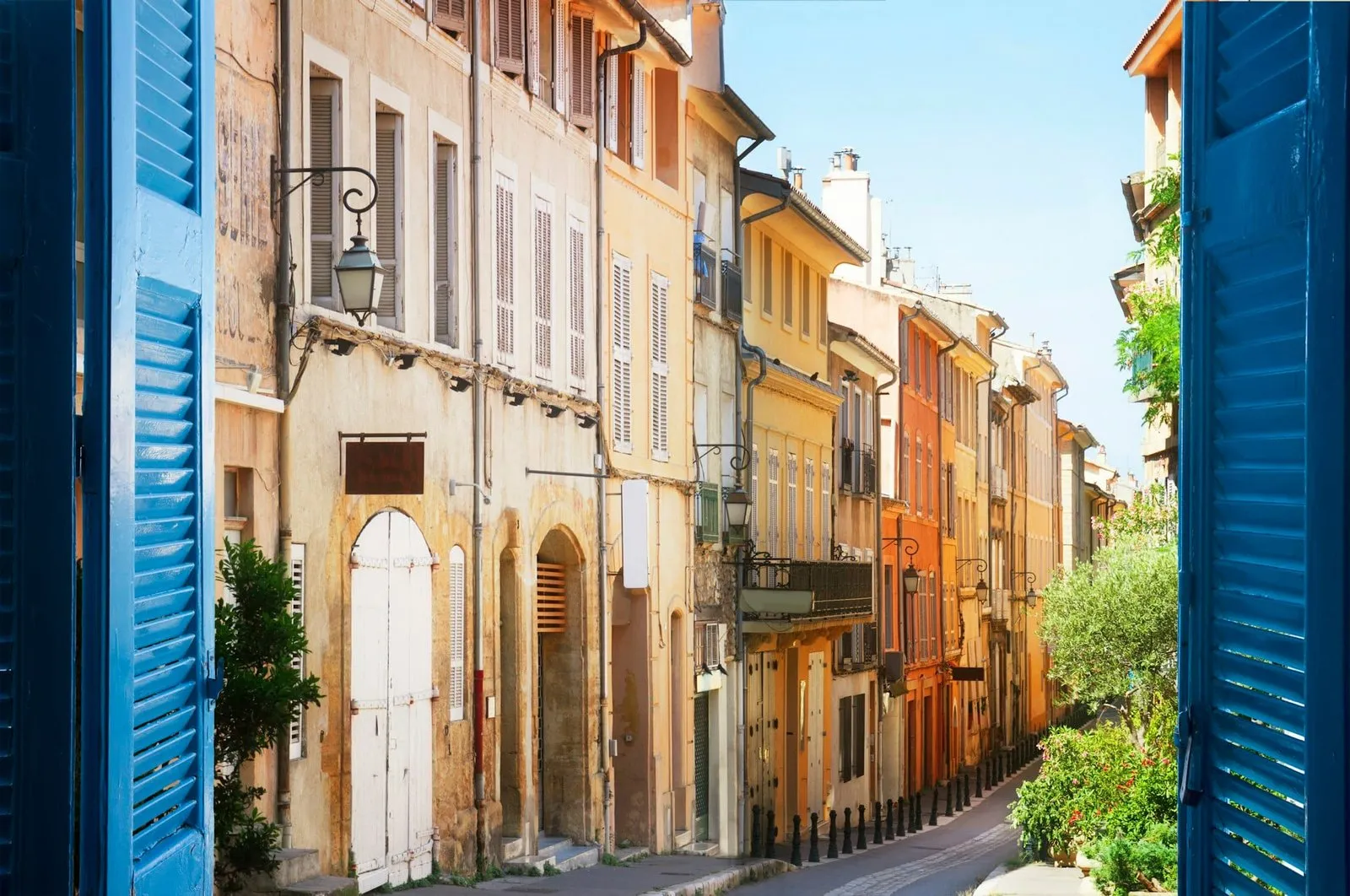 Vieille ville de Provence avec ses rues colorées